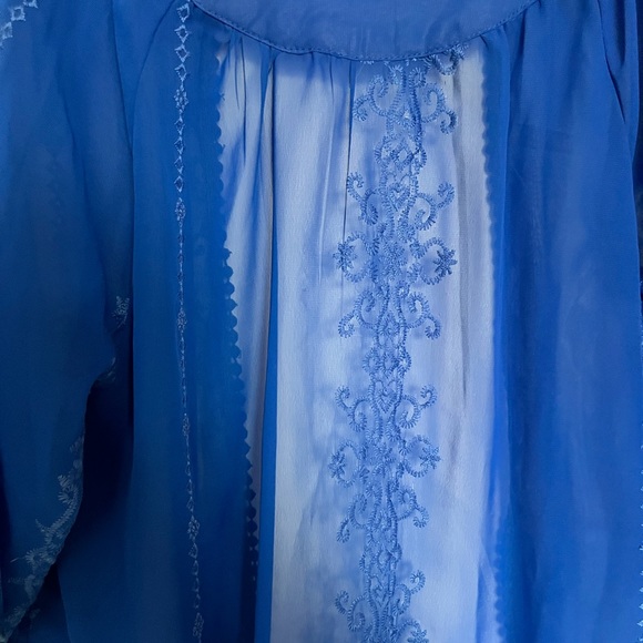 Sheer blue top with embroidery - Picture 4 of 4